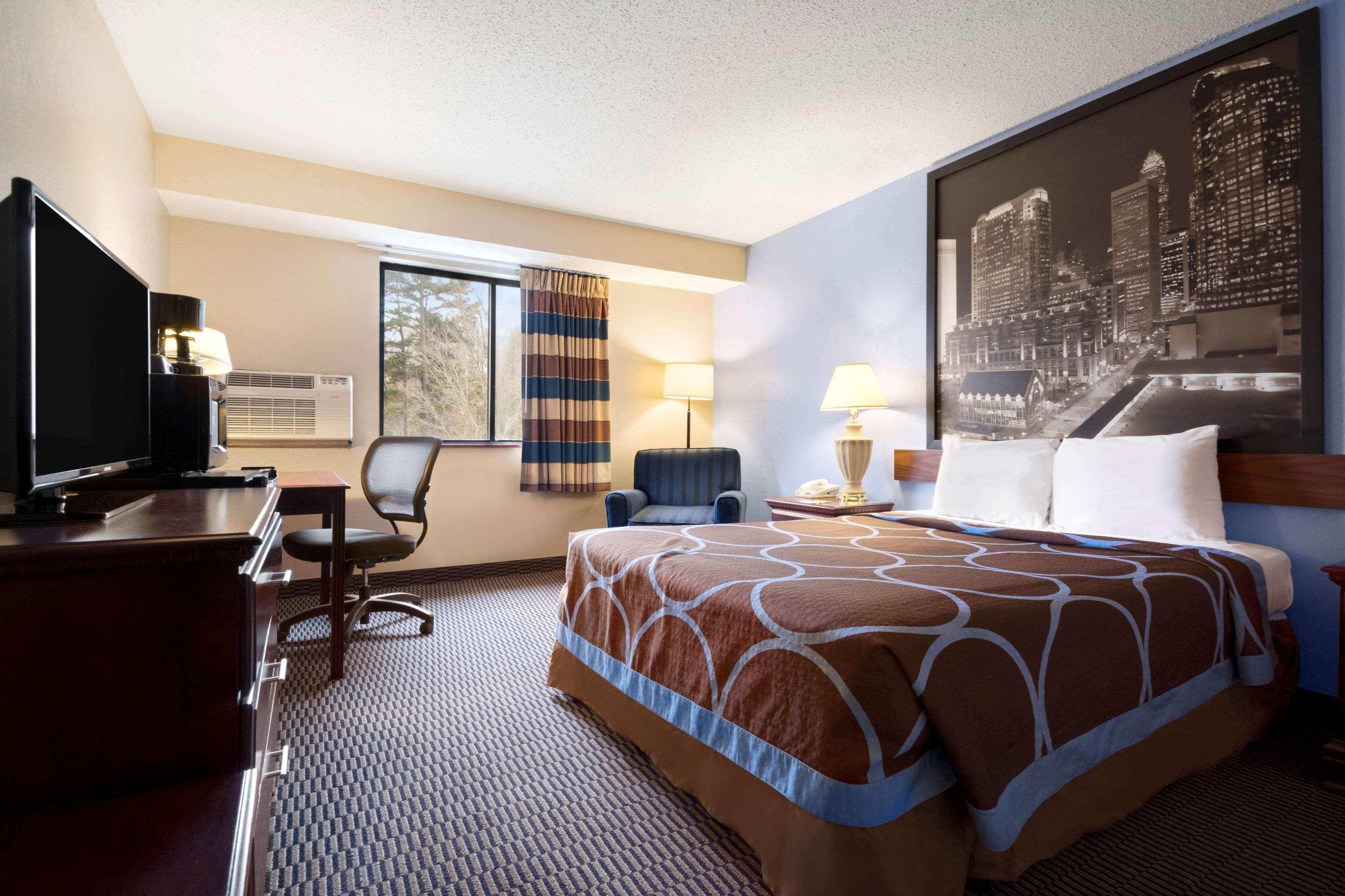 Super 8 By Wyndham Charlotte University Eksteriør billede
